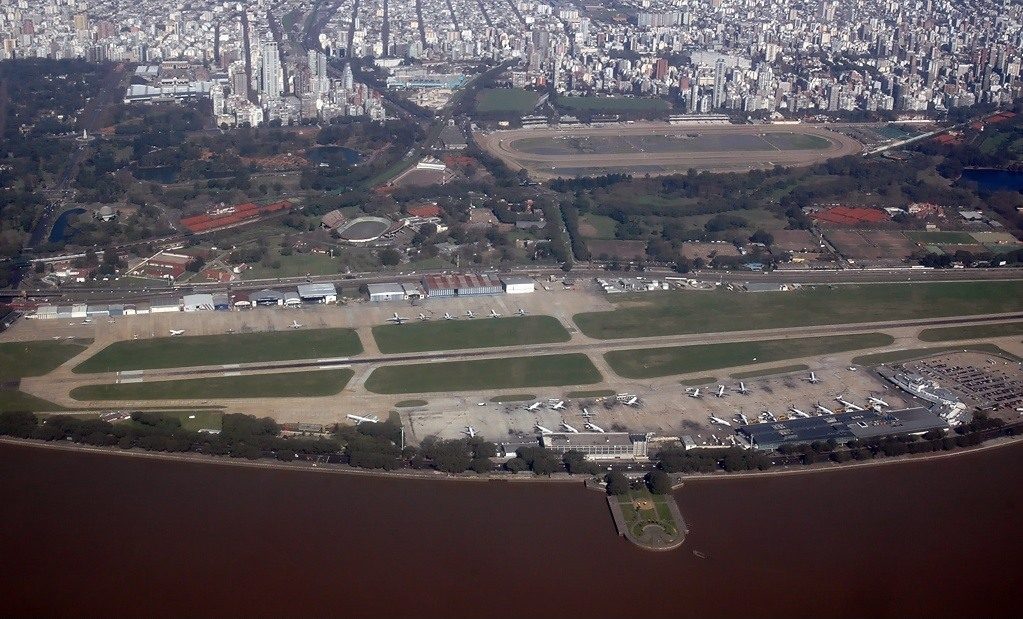Argentina barra jornalista brasileiro, que vê motivação política
