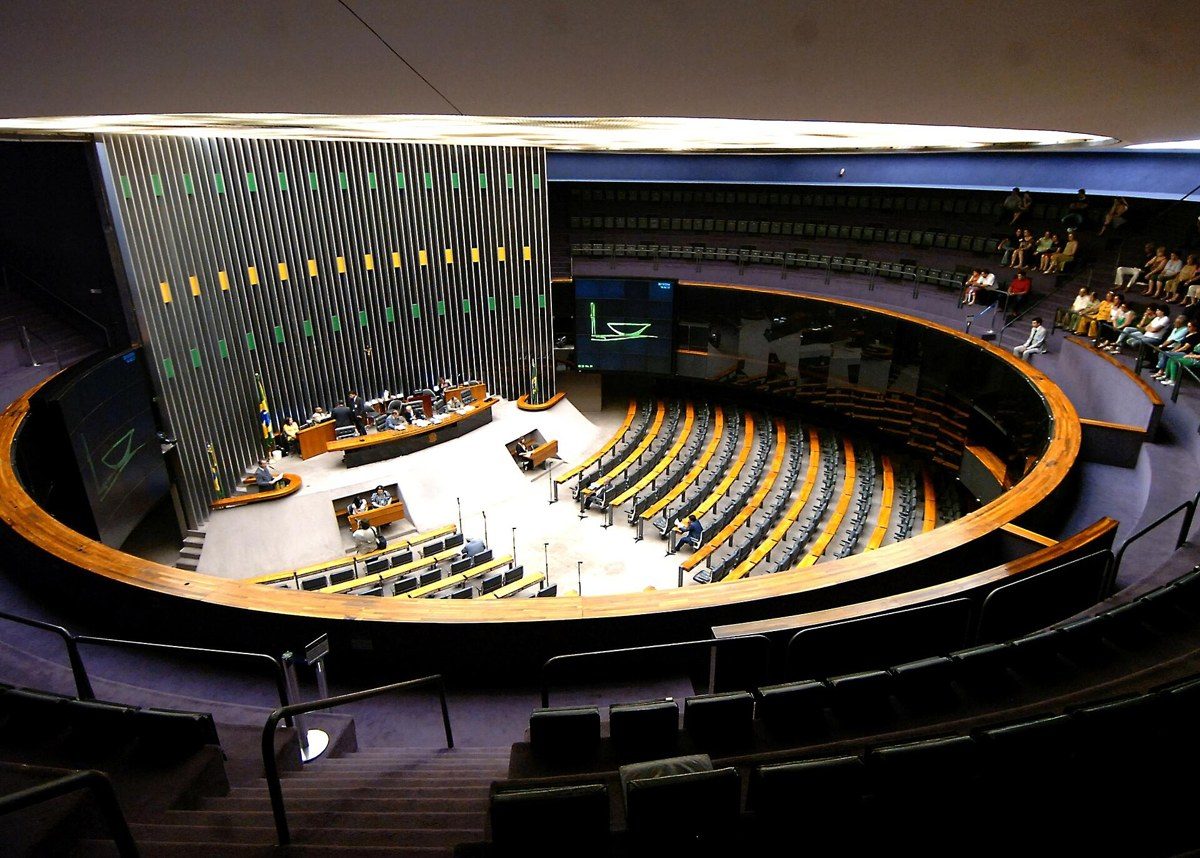 Câmara aprova teto de R$ 140 mil para o MEI; texto vai ao Senado