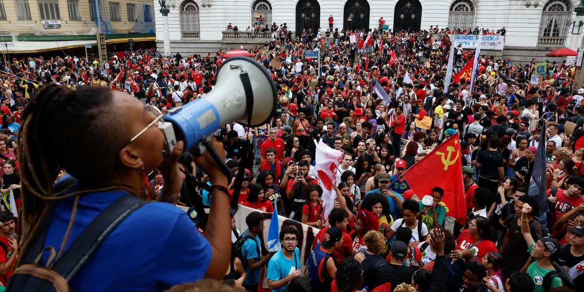 Estudantes fazem atos em ao menos 13 estados e no DF em apoio a Lula
