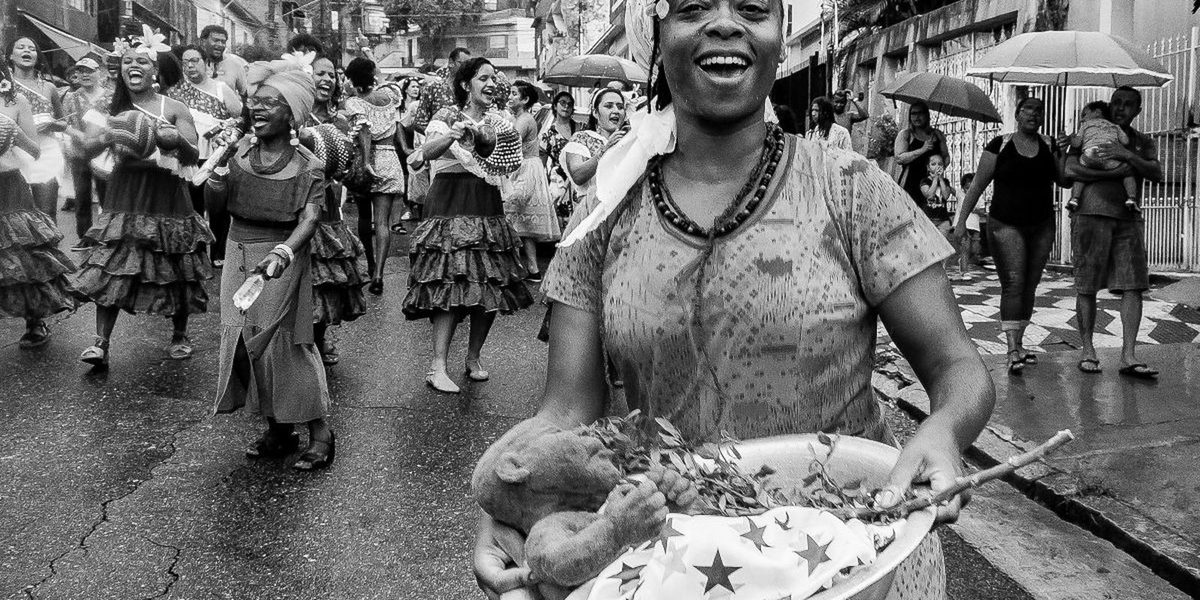 Exposição gratuita em SP reúne 26 artistas para recontar a história do Brasil pelas margens