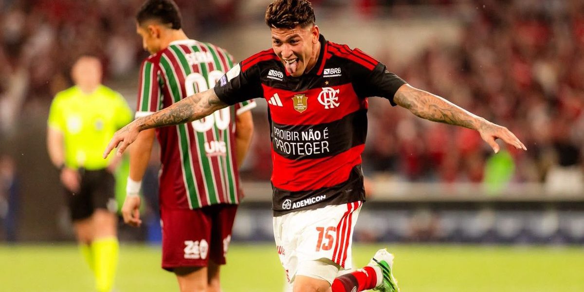 Flamengo vence o Fluminense e segue líder; Palmeiras goleia o Corinthians por 4 a 1