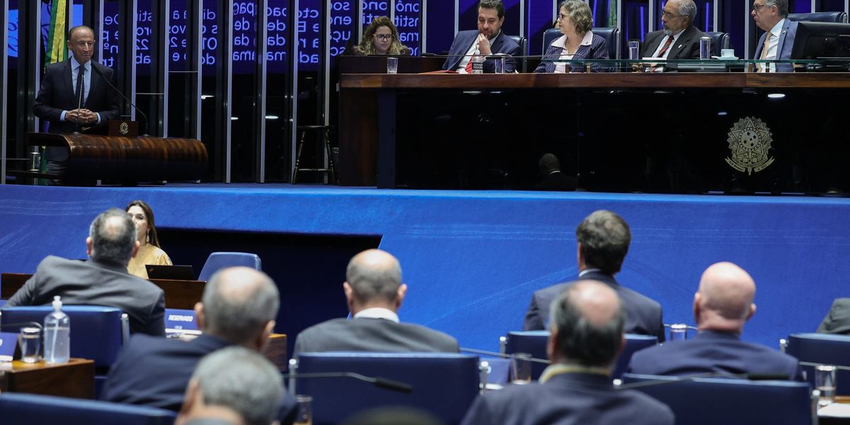 Flávio anuncia voto pelo fim da escala 6x1 e cobra compensação