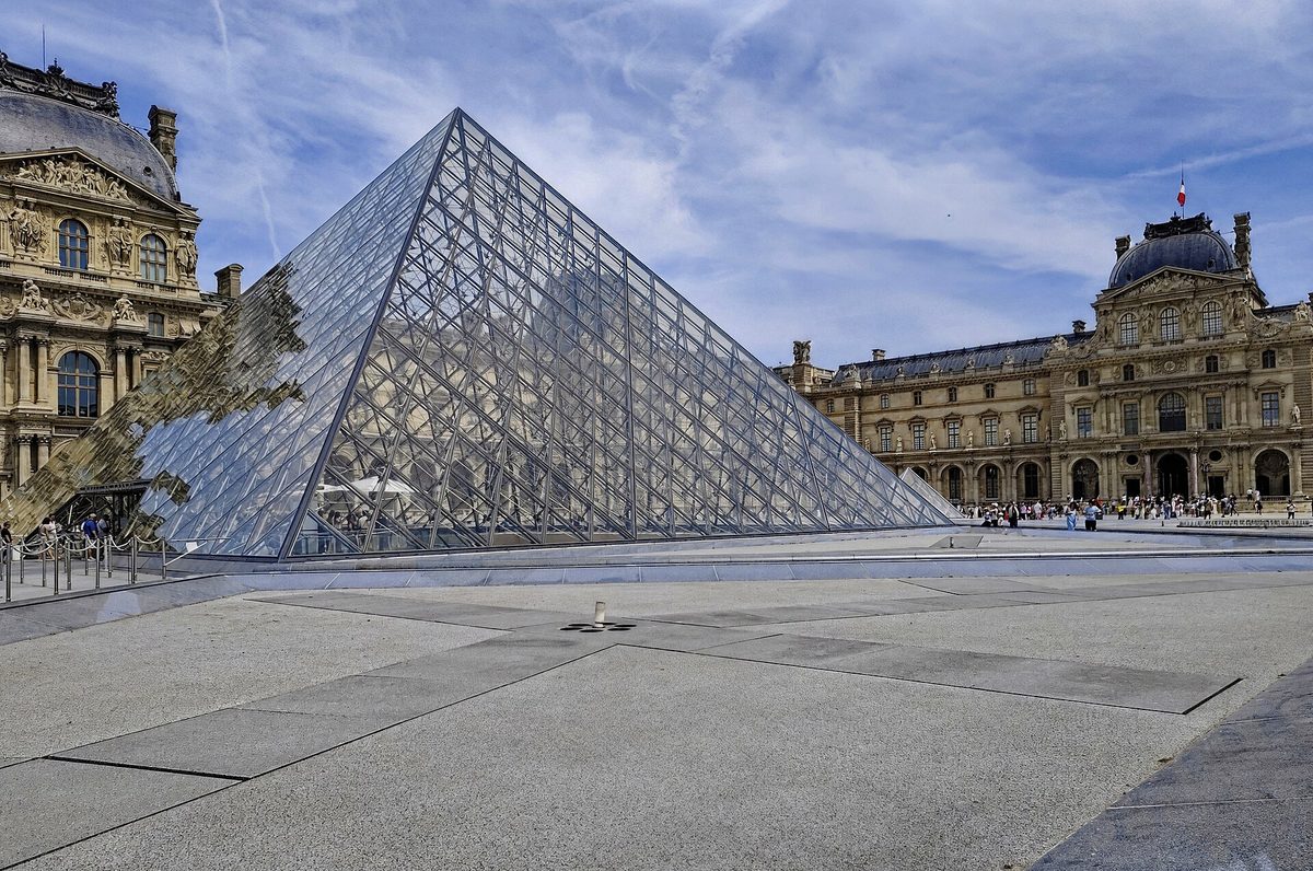 Louvre discute segurança após roubo expor fragilidades de museus