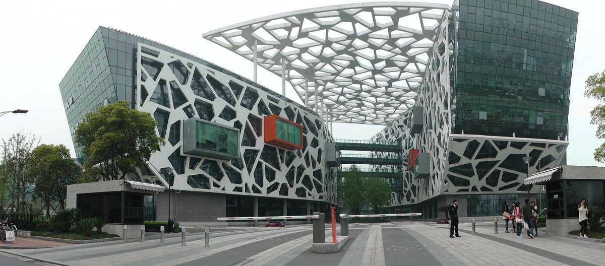 Pesquisadores flagram "frota" de agentes de IA atacando sistemas do Alibaba