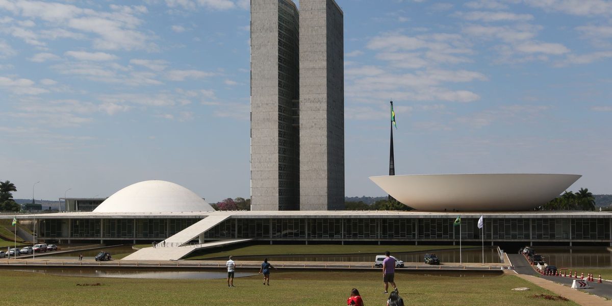 Senado pode antecipar 2º turno da PEC do fim da escala 6x1